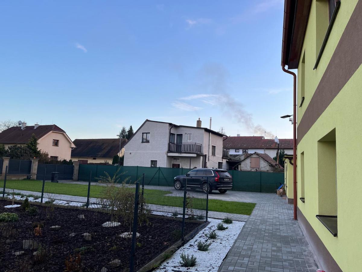 Apartment Golden Prague 78 Vestec  エクステリア 写真