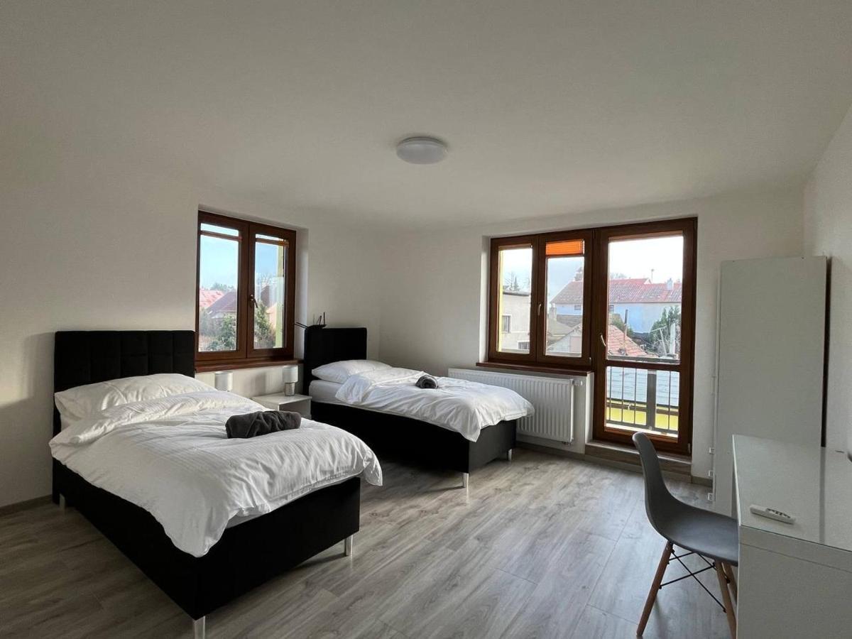 Apartment Golden Prague 78 Vestec  エクステリア 写真