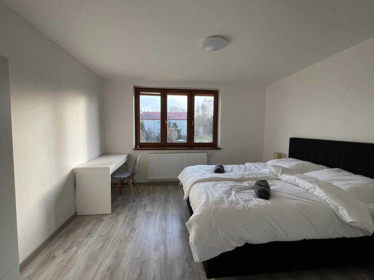 Apartment Golden Prague 78 Vestec  エクステリア 写真