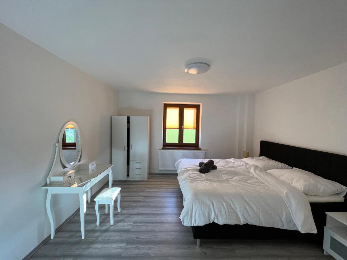 Apartment Golden Prague 78 Vestec  エクステリア 写真