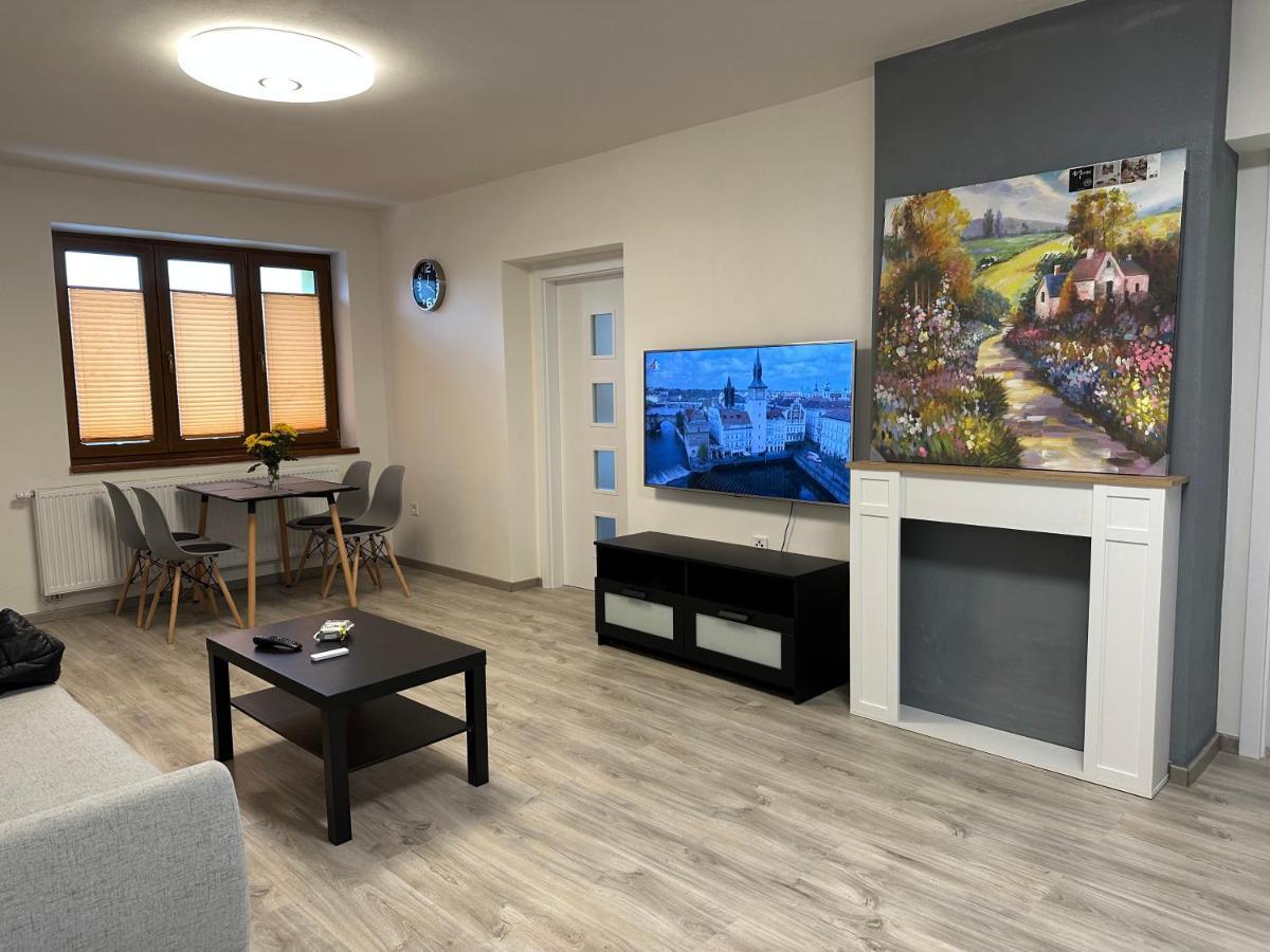 Apartment Golden Prague 78 Vestec  エクステリア 写真