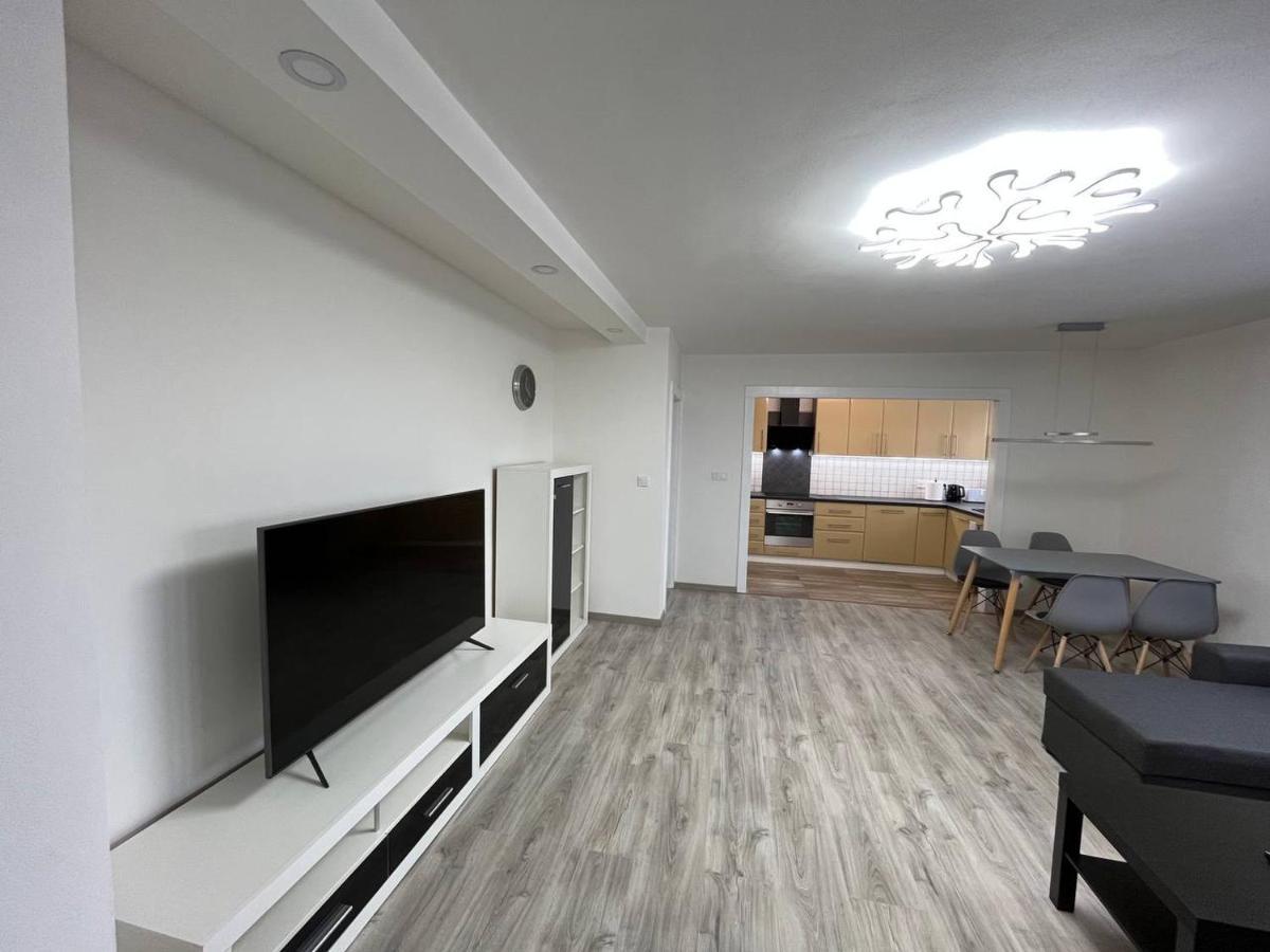 Apartment Golden Prague 78 Vestec  エクステリア 写真