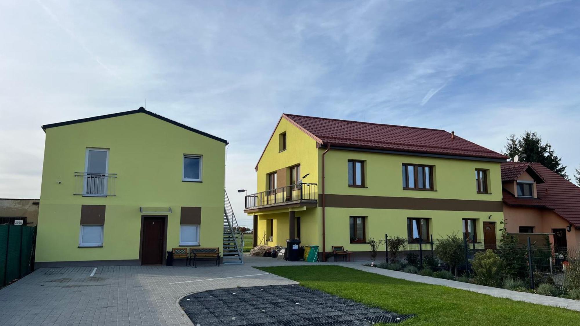 Apartment Golden Prague 78 Vestec  エクステリア 写真