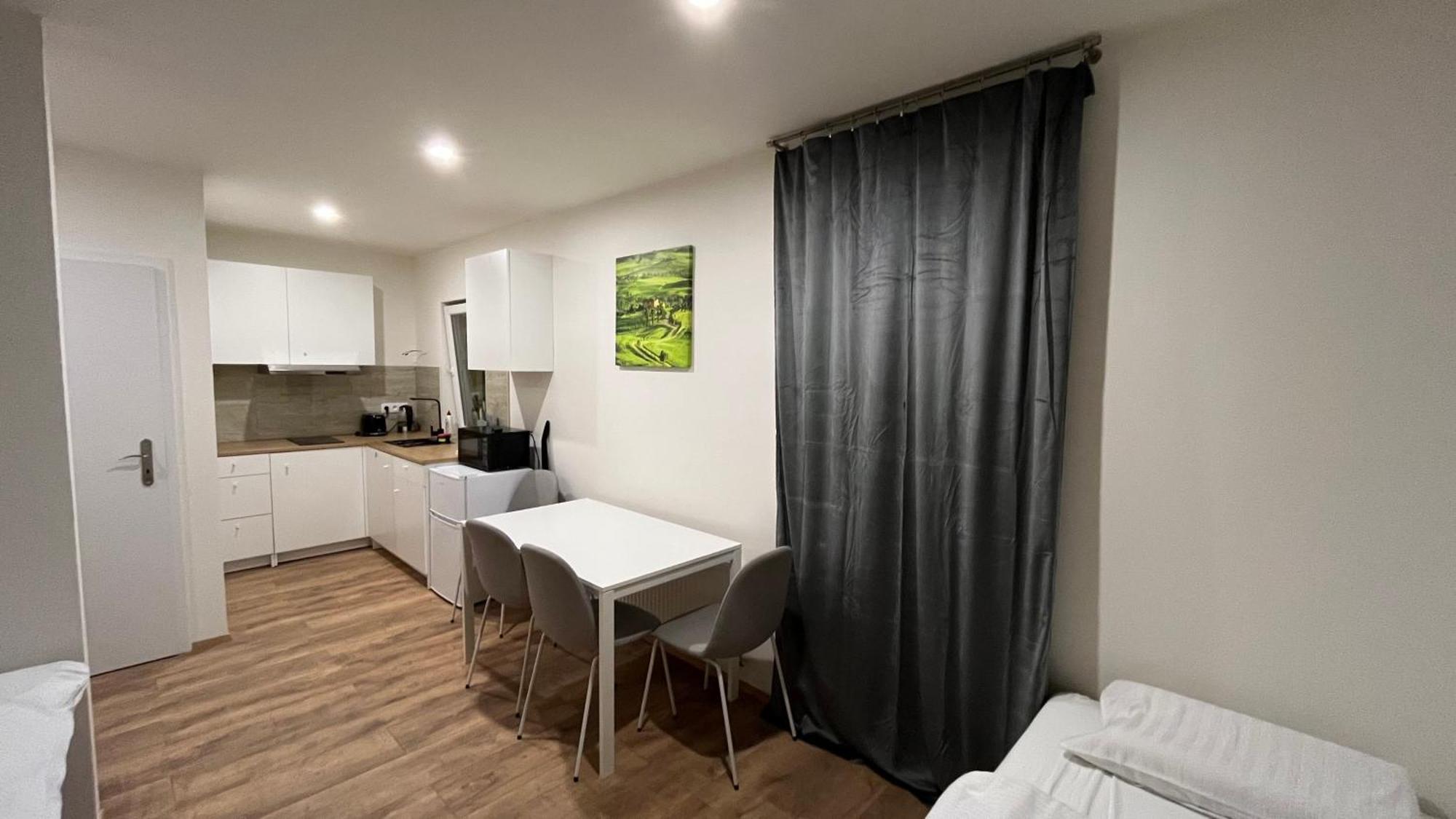Apartment Golden Prague 78 Vestec  エクステリア 写真
